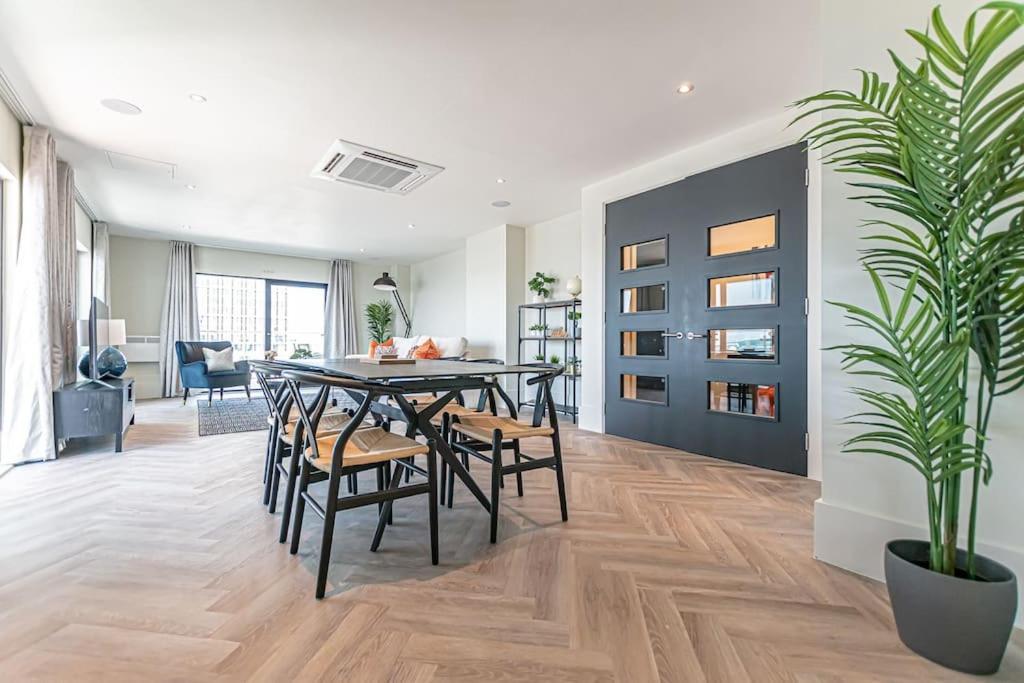 Penthouse River View! Wow Ливърпул Екстериор снимка