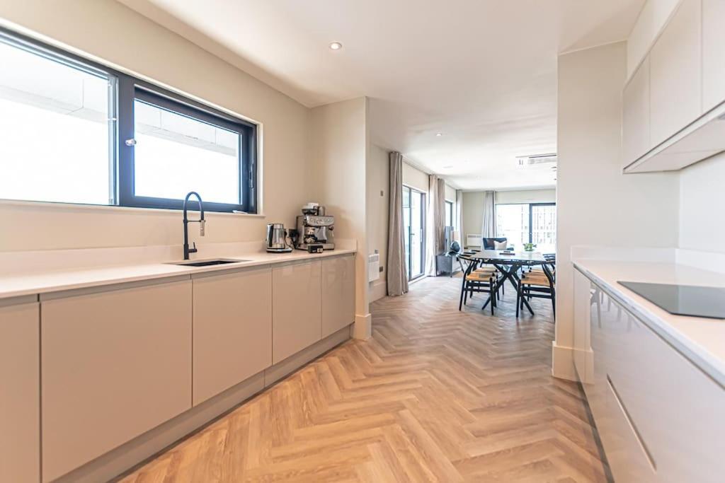 Penthouse River View! Wow Ливърпул Екстериор снимка