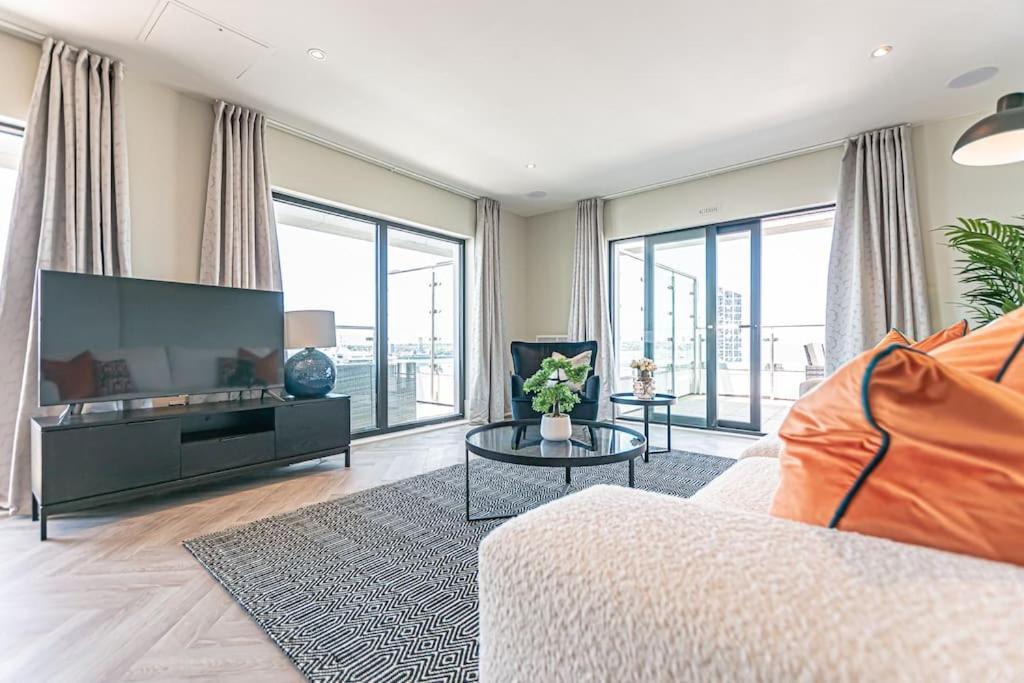 Penthouse River View! Wow Ливърпул Екстериор снимка