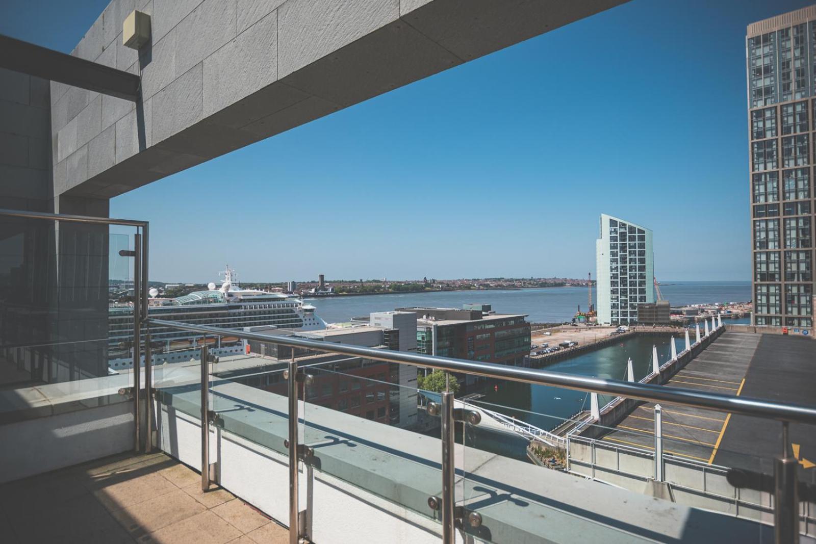 Penthouse River View! Wow Ливърпул Екстериор снимка